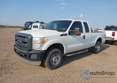 2013 Ford F-250 Xl z USA, uszkodzony, nr VIN 1FT7X2B64DEB24952